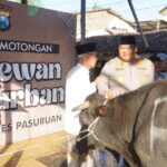 Polres Pasuruan Bagikan 750 Paket Daging Kurban kepada Warga Sekitar