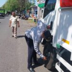 Masih Nekat, Truk-Truk Liar Serobot Jalan Umum, Petugas Bertindak Tegas