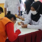 Libatkan APH Rutan Perempuan Surabaya Tes Urin Warga Binaan