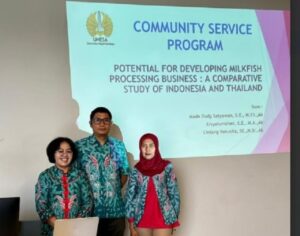 Tingkatkan Literasi Digital Pajak, Tim PKM Unesa Berdayakan UMKM Bandeng Gresik