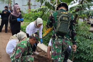 Jum'at Bersih Pemkab Pemalang bersama TNI-Polri Tanam Pohon Tabebuya
