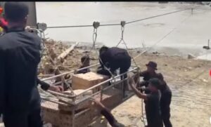 Polri Kirim Bantuan Ke Daerah Terisolir di Sumatera